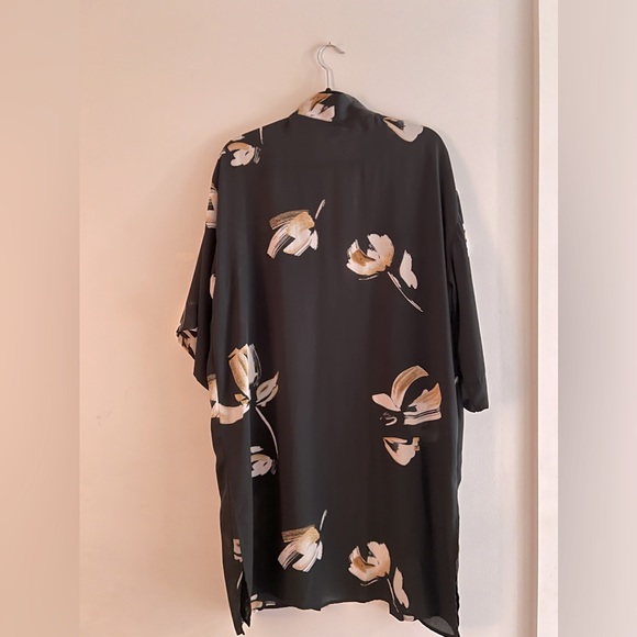Mid Length Black Printed Kimono | One Size - Picture 2 of 3